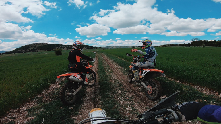 sezer-savasli-gq-turkiye