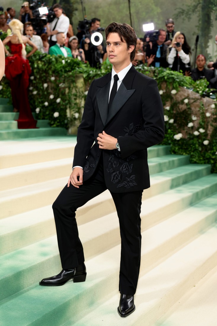 Nicholas Galitzine'in Met Gala 2024 Kıyafeti Met Gala Dışındaki Etkinliklerde de Göze Çarpabilir