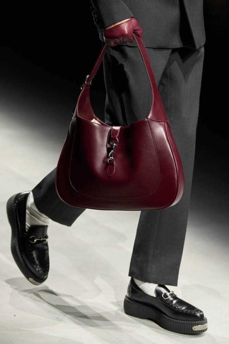 Bordo 2024'te Neden Erkek Modasının Yıldız Rengi Olacak?