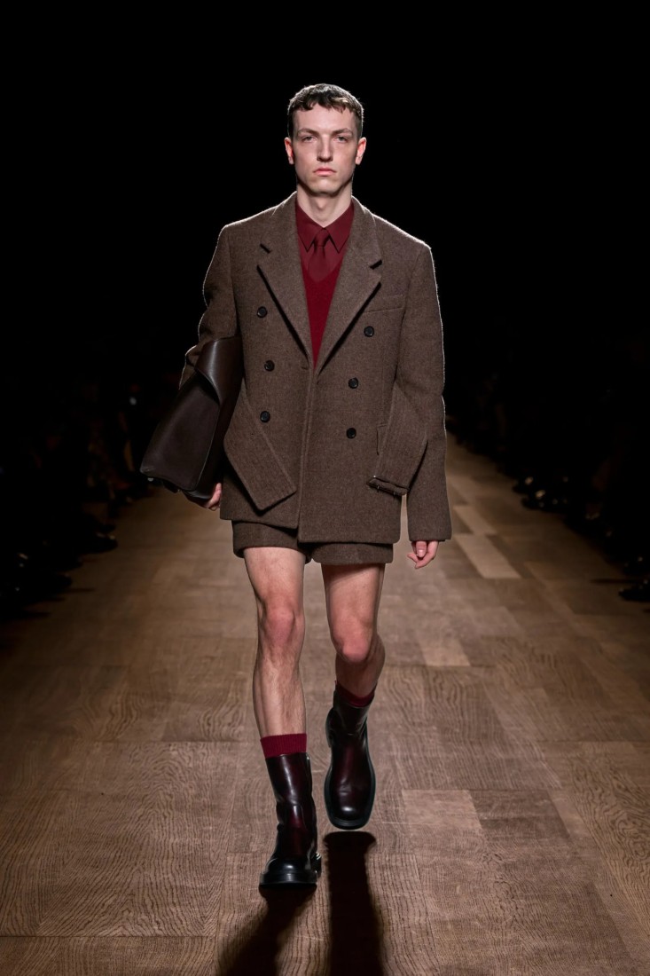 Bordo 2024'te Neden Erkek Modasının Yıldız Rengi Olacak?