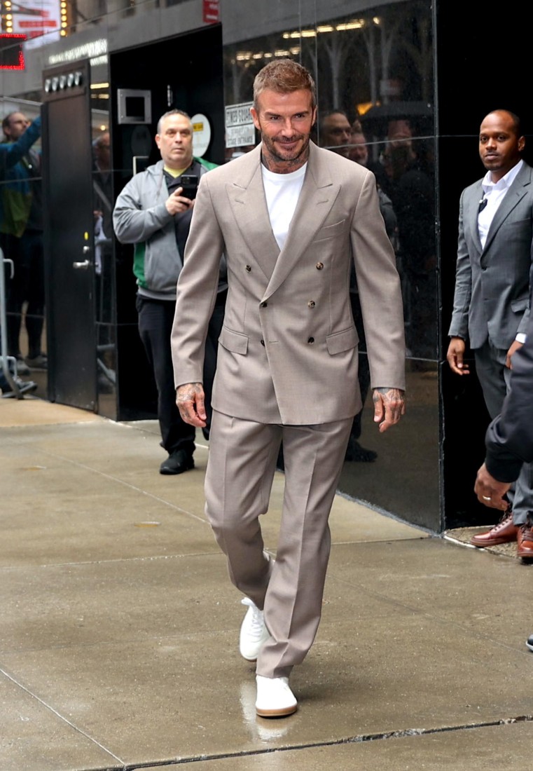 David Beckham Milyarderin Takım Elbisesinden Almaya Devam Ediyor