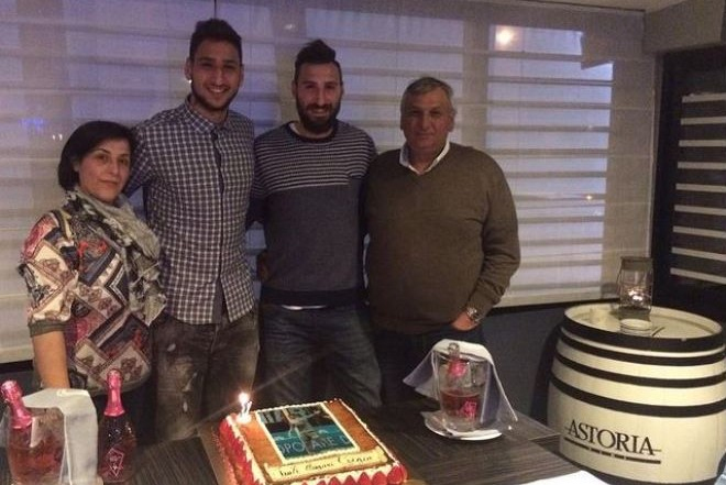 1-twitter-ac-milan-giaunluigi-donnarumma-italya-euro-2020-kaleci-en-degerli-mino-raiola (2)