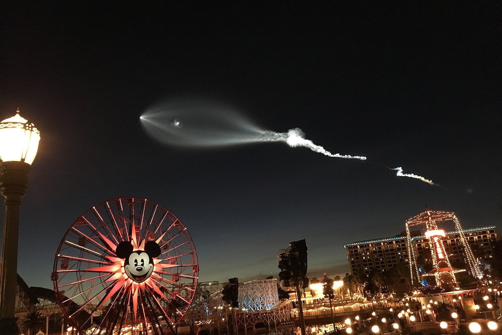 Elon Musk Space X'le coşturuyor