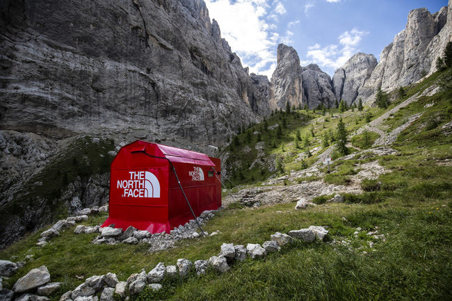 The North Face Pop up Ma azas ile talyan Alpleri nde