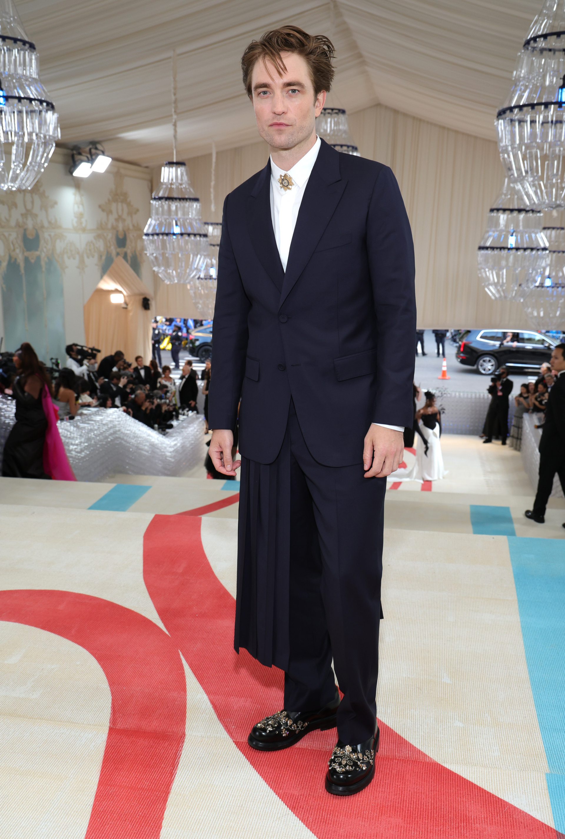Robert Pattinson'ın Met Gala 2023 Ceketi Modanın Yeni Normali
